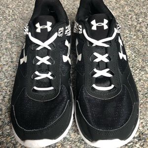 Black Under Armour Tennis Shoes - Size 8.5